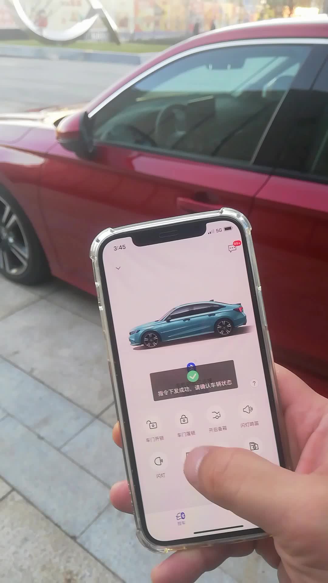 访长安汽车乘用车营销事业部副总经理潘欣欣