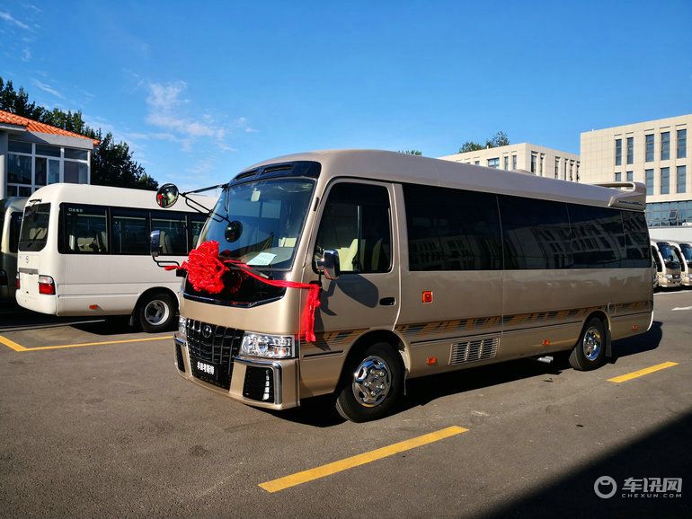 丰田考斯特18座价格参考 考斯特内饰实拍价格参考