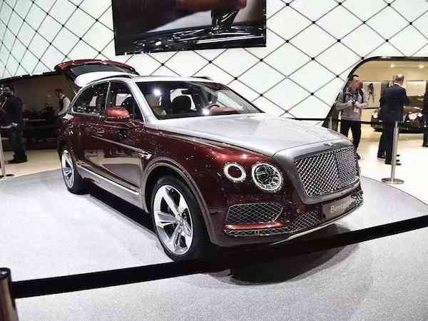 2020款宾利添越全球唯一限量双拼色荣耀感可想而知