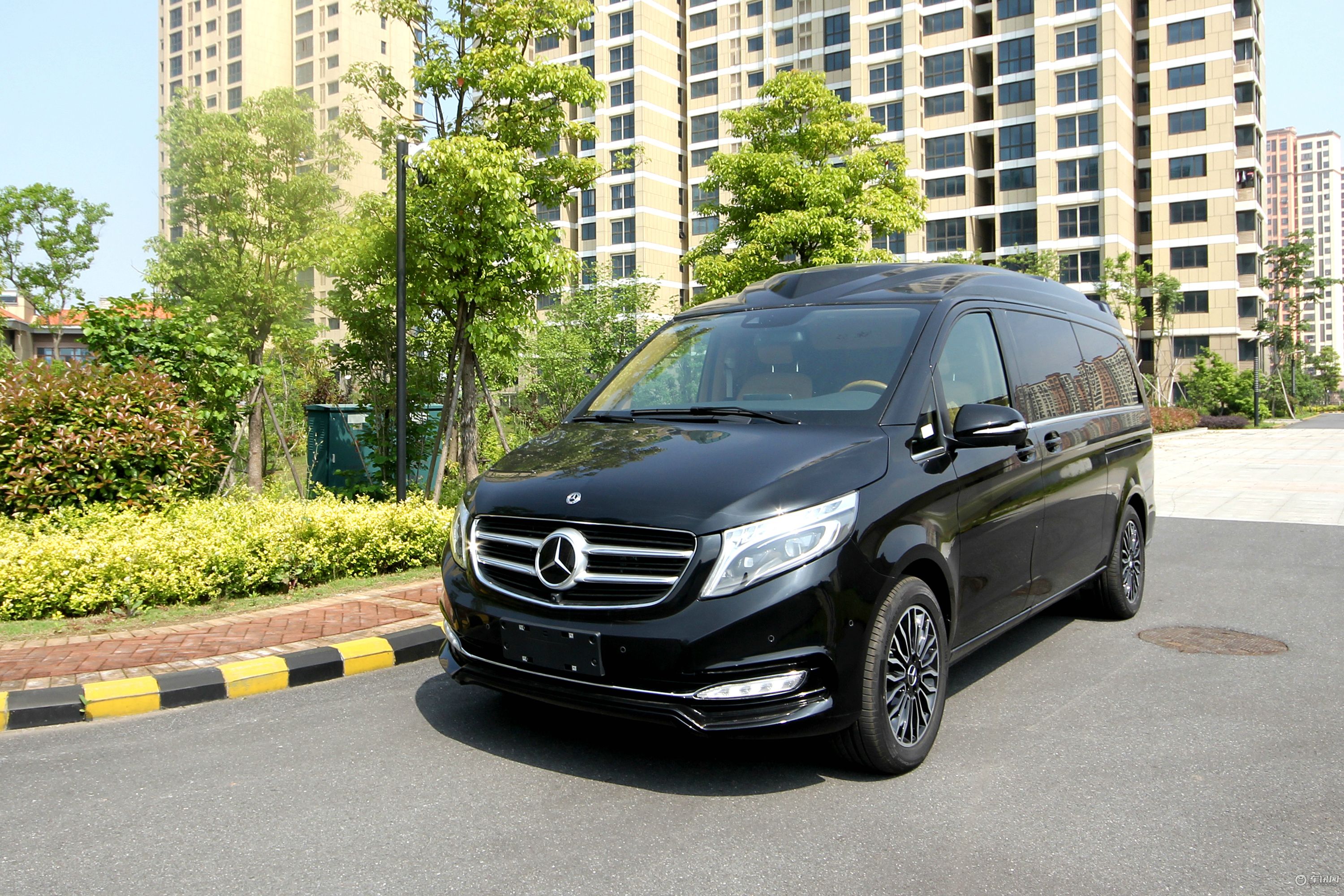 奔驰V260L-VK8宾利黄，比埃尔法便宜的豪华商务车