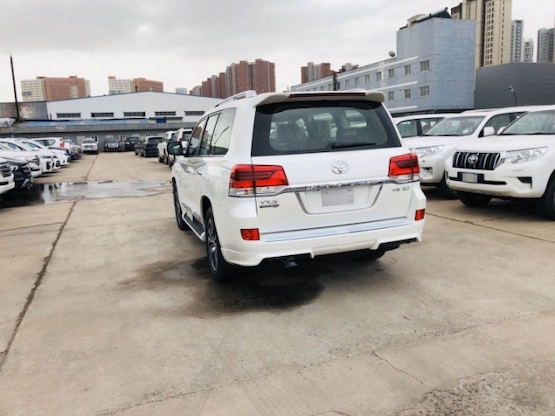 2020款中东版丰田酷路泽5700VXS顶配GTS版刺绣现车价格