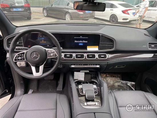 20款奔驰GLS450现车价格 对比19款几大优势