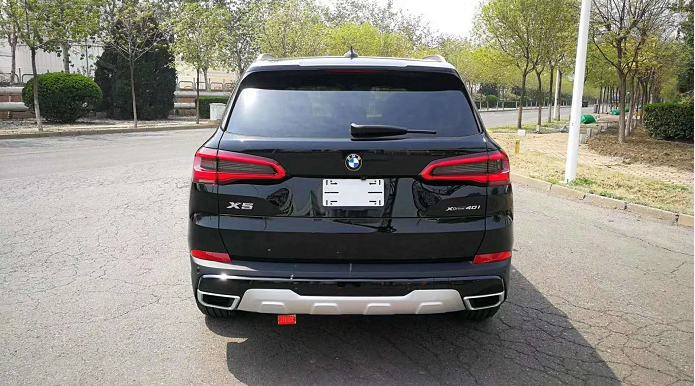 2020款宝马X5美规版皮实抗造SUV 穿梭在城市