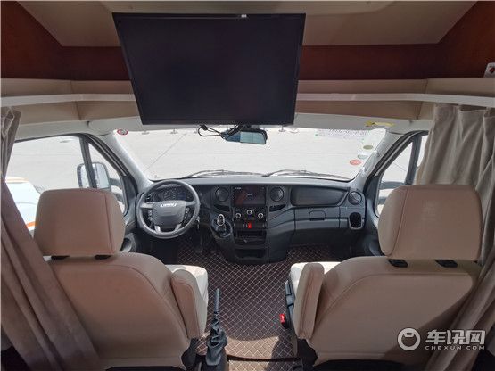 进口上装整车质量仅3吨 亚特房车PLASY 623实拍解析