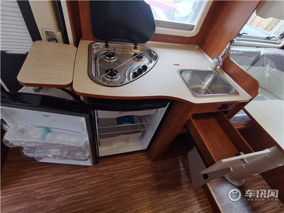 进口上装整车质量仅3吨 亚特房车PLASY 623实拍解析