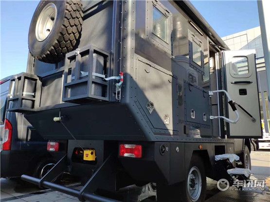进口依维柯 4X4 四驱越野房车，天地竞自由！