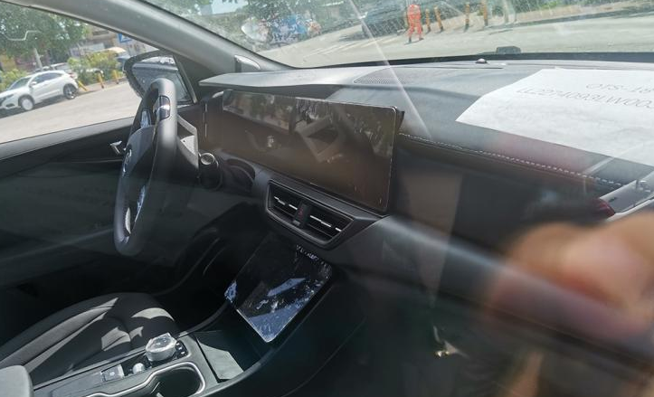 内外换新，疑似全新威马EX5谍照曝光