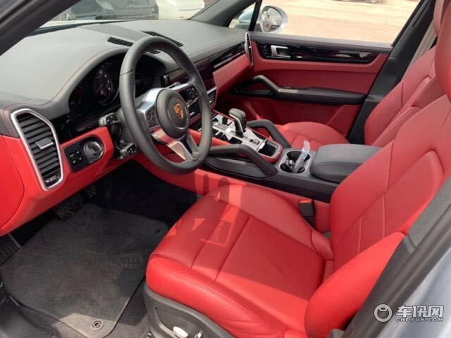 20款墨版卡宴3.0T动力十足 耀眼外观特惠降价