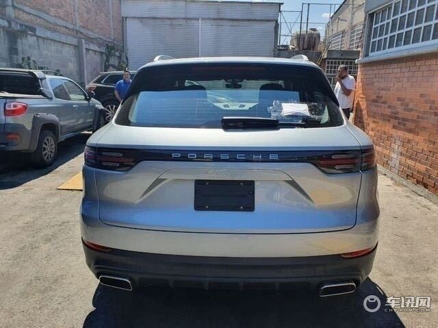 20款墨版卡宴3.0T动力十足 耀眼外观特惠降价