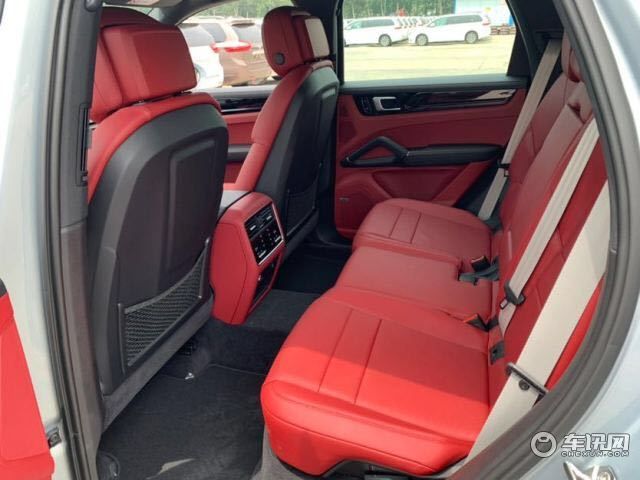 20款墨版卡宴3.0T动力十足 耀眼外观特惠降价