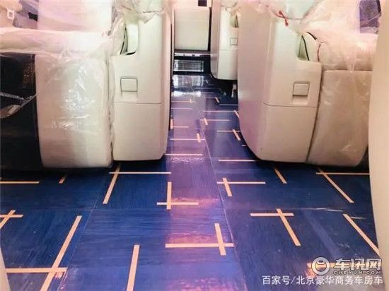 丰田考斯特中巴车改装案例实拍 全新现车促