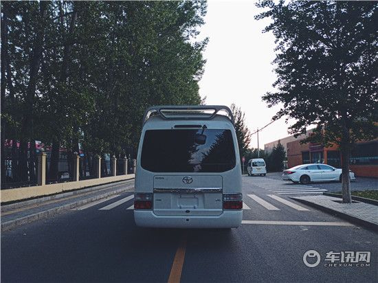 丰田考斯特14座最新款报价展示多少钱