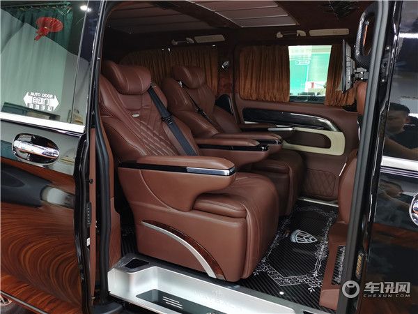 全新奔驰威霆商务车 改装迈巴赫版7座商务车