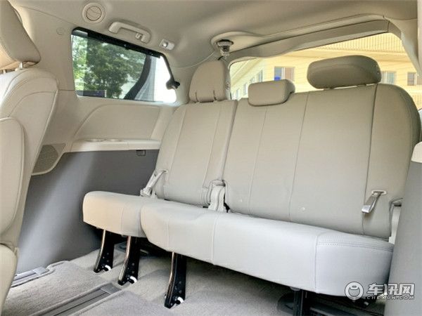 20款墨版丰田塞纳两驱XLE真皮最新报价 7座落地价格