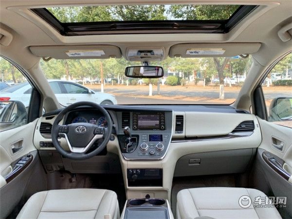 20款墨版丰田塞纳两驱XLE真皮最新报价 7座落地价格