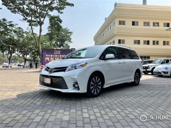 20款墨版丰田塞纳两驱XLE真皮最新报价 7座落地价格