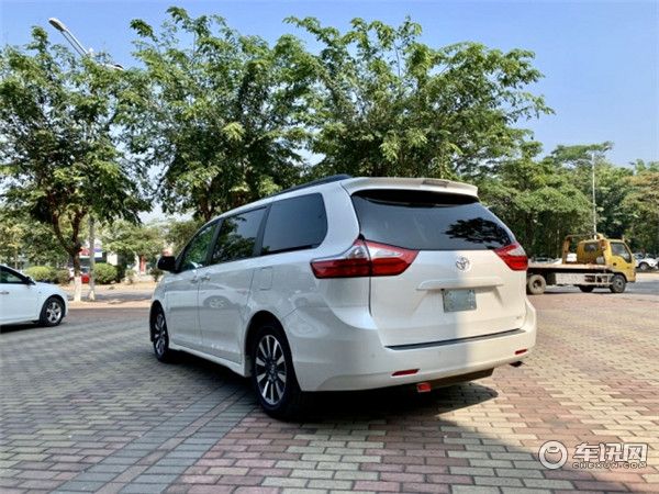 20款墨版丰田塞纳两驱XLE真皮最新报价 7座落地价格