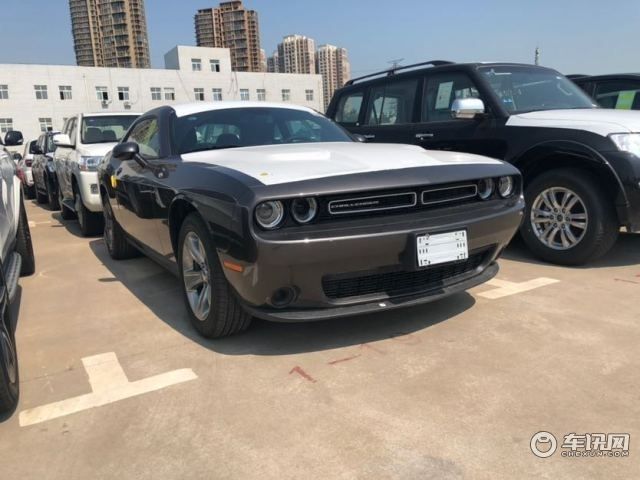20款无窗挑战者SXT赏析 现车配置参数