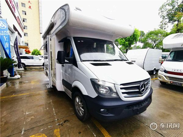 进口奔驰斯比特C型无拓展房车 百万级别以上的金冠房车