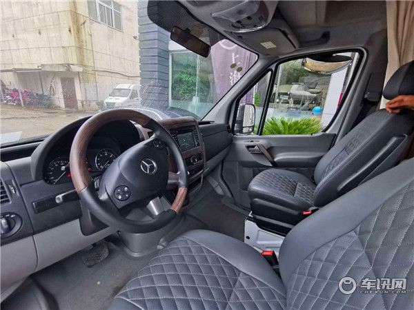 进口奔驰斯比特C型无拓展房车 百万级别以上的金冠房车