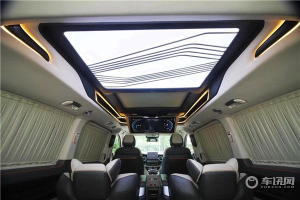 新款奔驰V260L改装迈巴赫双拼色 极尽奢华带您轻松驾驭商务之旅