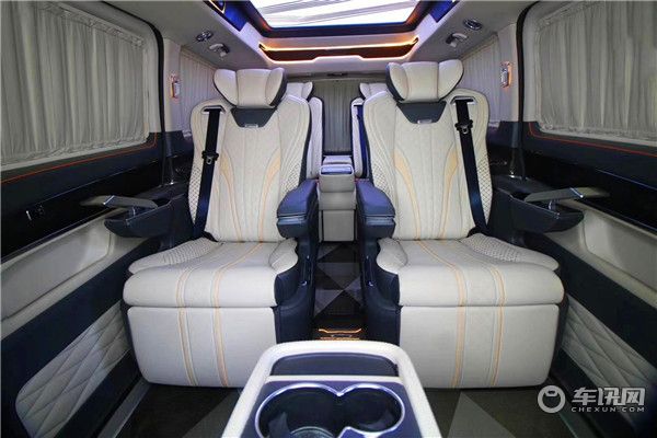 新款奔驰V260L改装迈巴赫双拼色 极尽奢华带您轻松驾驭商务之旅
