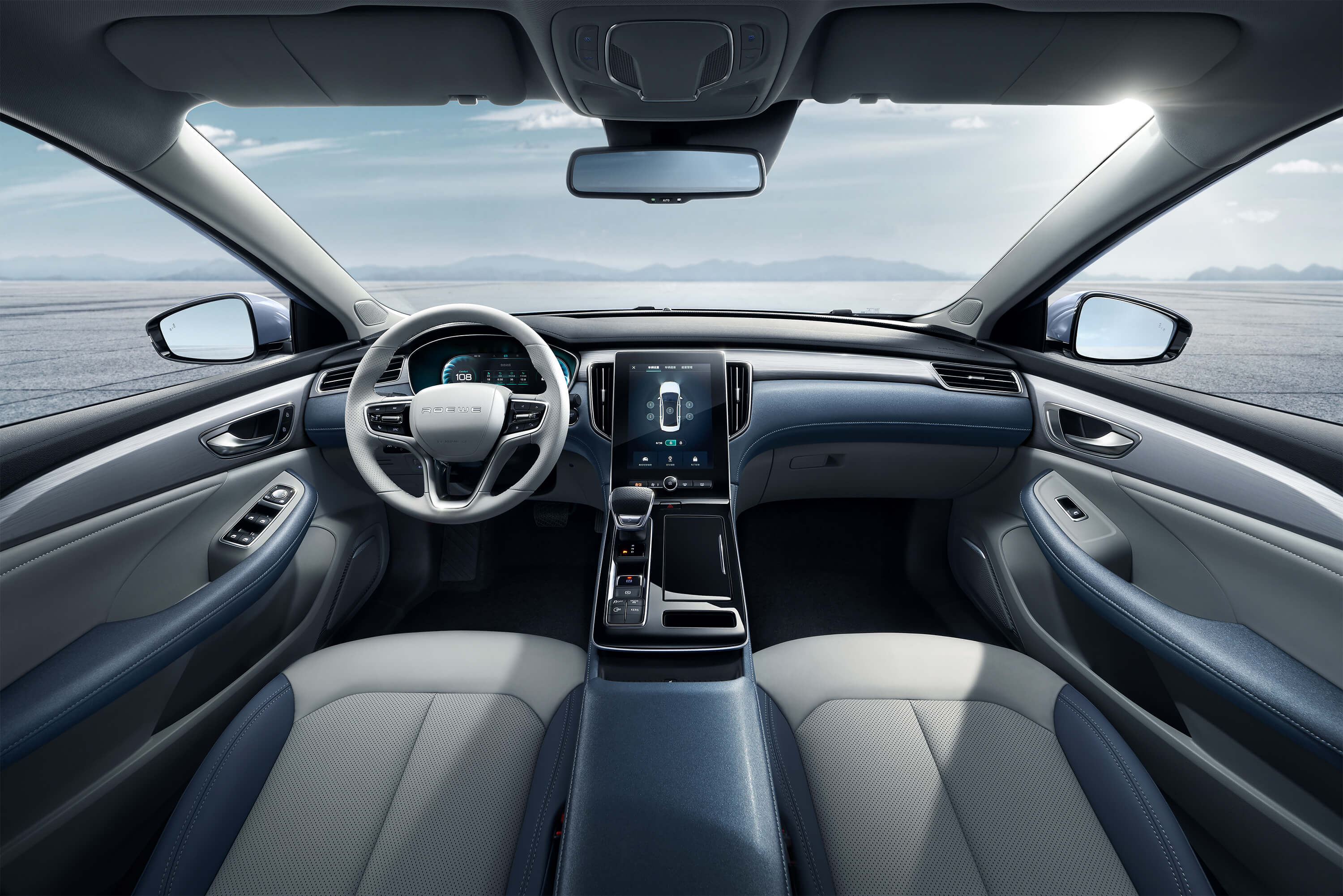 另外,环抱式座舱配合大面积软性材质包裹,进一步提升了内饰的精致氛围