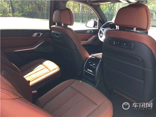 2020款宝马X7平行进口加版干邑色22轮卓越豪华美利奴真皮国六版