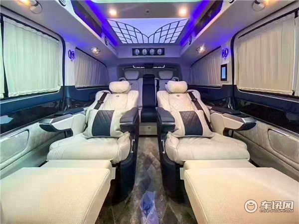 2020新款奔驰V260L七座商务车 改装双拼色迈巴赫限量版