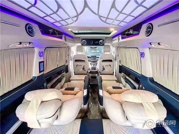 2020新款奔驰V260L七座商务车 改装双拼色迈巴赫限量版