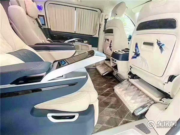 2020新款奔驰V260L七座商务车 改装双拼色迈巴赫限量版