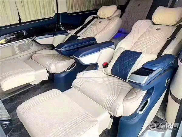 2020新款奔驰V260L七座商务车 改装双拼色迈巴赫限量版