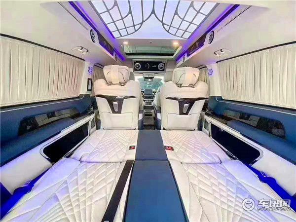 2020新款奔驰V260L七座商务车 改装双拼色迈巴赫限量版