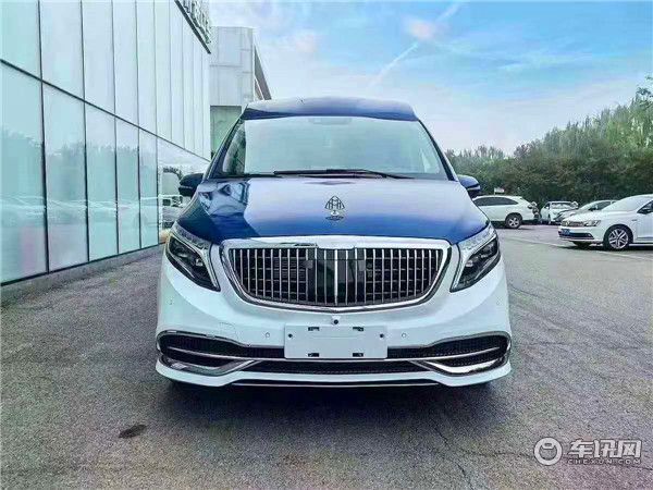 2020新款奔驰V260L七座商务车 改装双拼色迈巴赫限量版