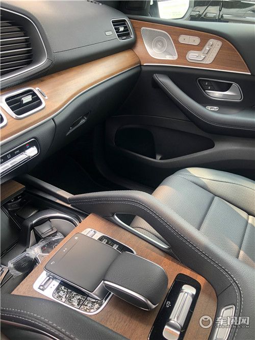 经济实惠油耗低七座加版20款奔驰gls450首选家庭实用性车型