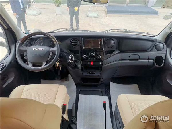 2020款依维柯中额头双拓展房车 金冠格林卡诺F329D