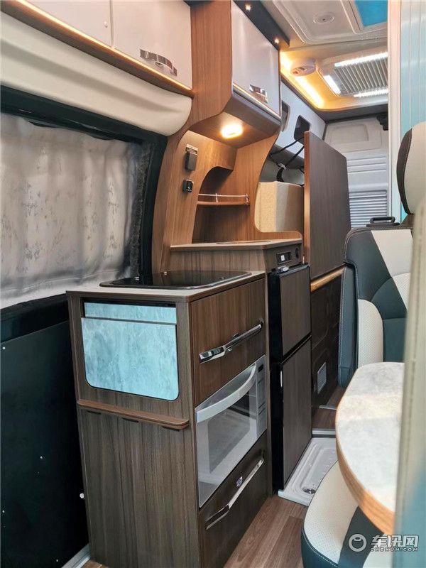 2020款福特新全顺B型商务房车 瑞弗启界R500用旅行拓展人生