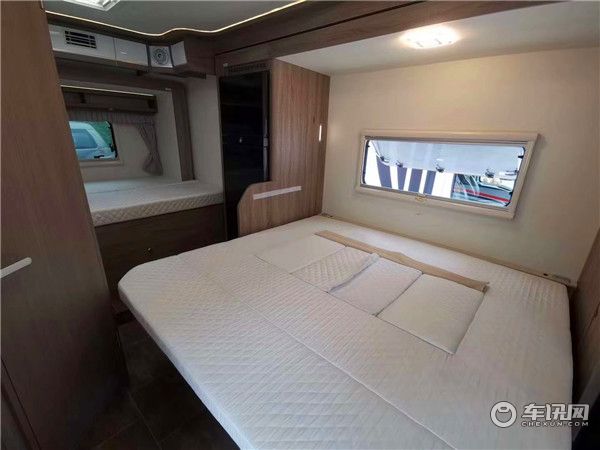 2020款依维柯中额头双拓展房车 金冠格林卡诺F329D