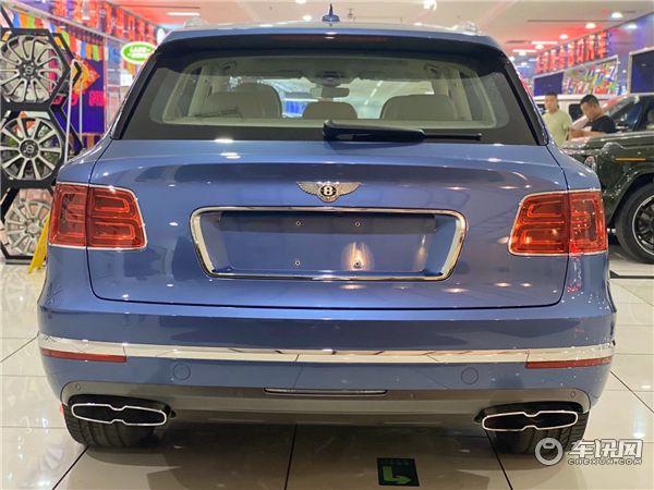 20款宾利添越4.0汽油V8 波托菲诺蓝/亚麻白展位现车内饰豪华