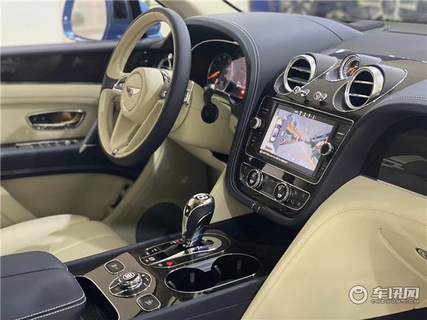 20款宾利添越4.0汽油V8 波托菲诺蓝/亚麻白展位现车内饰豪华