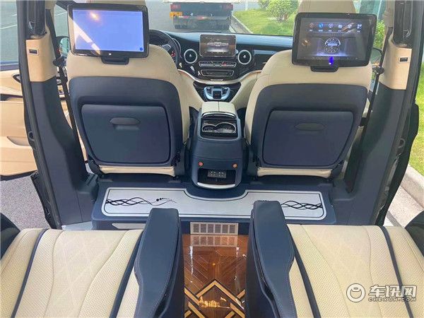 2020款奔驰V260L定制迈巴赫版 奢华内饰展现至尊身份