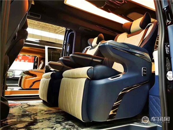 2020新款奔驰V260L商务车 高顶迈巴赫奢石版
