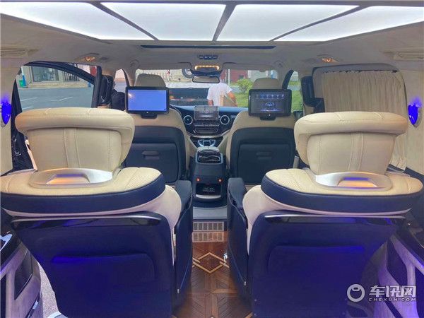 2020款奔驰V260L定制迈巴赫版 奢华内饰展现至尊身份