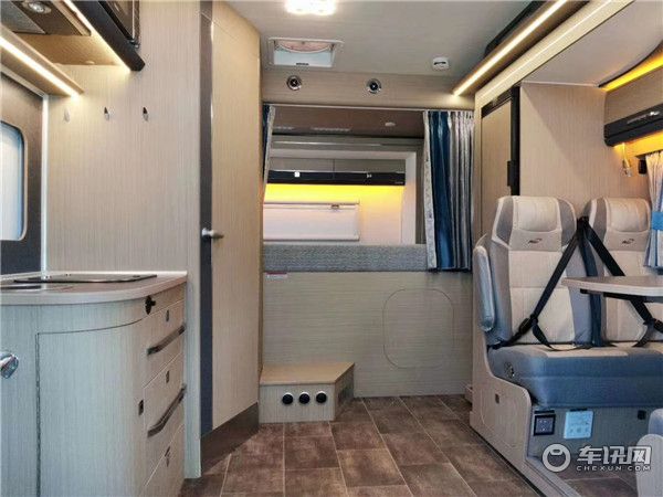 瑞弗V820双拓展房车 超大空间新颖内饰带给您极致体验