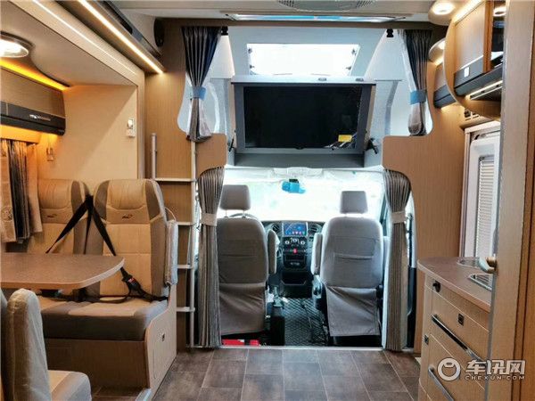 瑞弗V820双拓展房车 超大空间新颖内饰带给您极致体验