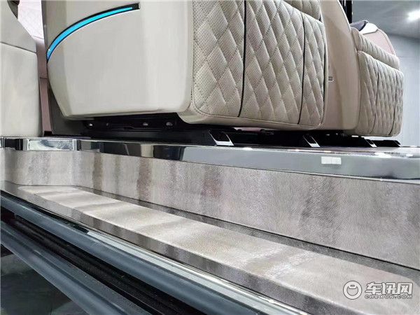 2020新款奔驰V260L平顶 改装VS900迈巴赫定制款