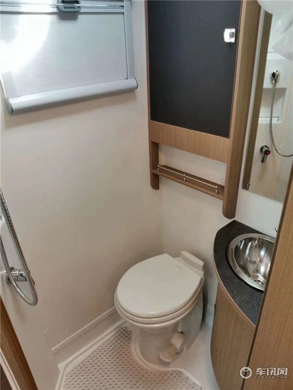 瑞弗V820双拓展房车 超大空间新颖内饰带给您极致体验