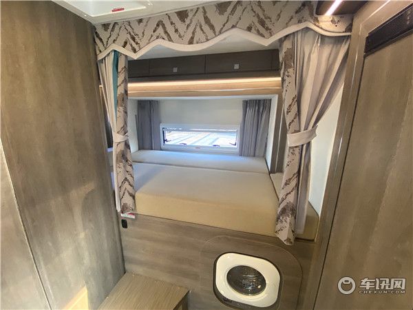 进口依维柯瑞弗S820双拓展房车 智能互联水电无忧的旅居房车