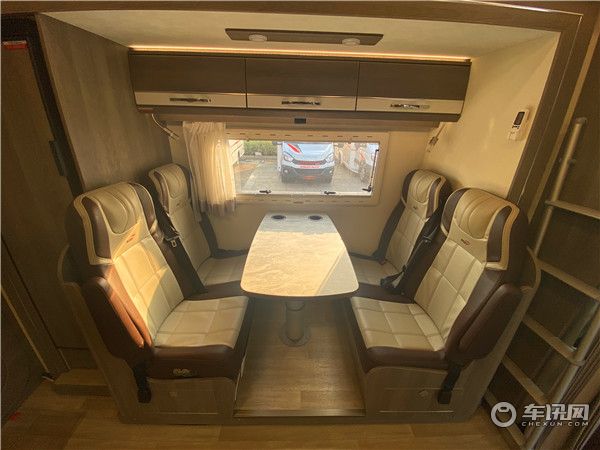 进口依维柯瑞弗S820双拓展房车 智能互联水电无忧的旅居房车