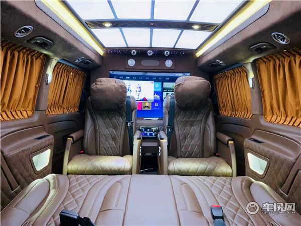 2020新款奔驰威霆高顶商务车 七座迈巴赫全隔断款